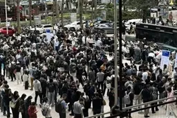 腾讯现场摆摊、字节直播帮用户“养龙虾” Agent中国潮起