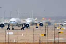 中东战事冲击航空市场 航油短缺航班取消机票大涨