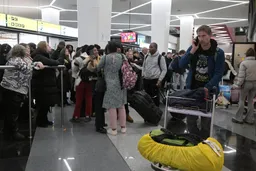 能源内参｜四川发现一处巨型轻稀土矿 资源量位列世界第二；中东战事冲击航空市场 航油短缺航班取消机票大涨