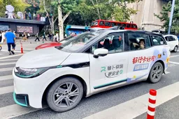 武汉多辆萝卜快跑突然停摆 警方通报称系统故障