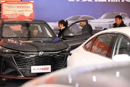 消费者观望致国内乘用车销量下滑 专家建议多举措挖掘新需求