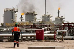 3月中东原油产量降三成库存增1亿桶 全球海湾以外库存暴跌2亿桶