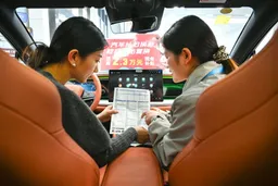 能源内参｜车企2025年成绩单出炉 增收不增利成行业痛点；3月中东原油产量降三成库存增1亿桶 全球海湾以外库存暴跌2亿桶