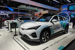 Robotaxi成本持续下探 跑通商业闭环还要多久？