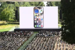苹果发布新Siri AI 功能偏保守 股价应声下跌2%
