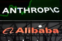 GPT周报｜Anthropic指控阿里巴巴“窃取AI能力”；DeepSeek、美团Longcat等开启大规模招聘；阿里千问、微信推出高考志愿智能体