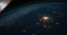 ⬛️ В одних регионах России стали отключать уличное освещение, чтобы у БПЛА было меньше «световых ориентиров»