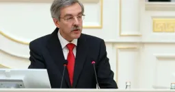 Лидера фракции «Яблоко» в парламенте Петербурга оштрафовали из-за репоста с фамилией Навального*