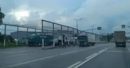 На трассе рядом с резиденцией Путина на Валдае установили противодроновые сетки