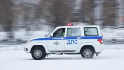 Толпа подростков избила полицейского