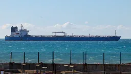 Танкер Grinch покинул территориальные воды Франции после задержания в январе 2026 года