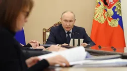 Путин собрал совещание по экономическим вопросам — он попросил министров и ЦБ рассказать, почему показатели экономики ниже ожидаемых