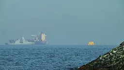 Иран нанес ракетный удар по американскому военному кораблю  -- иранские СМИ