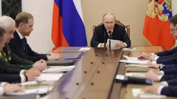 "Дефицит не критический". Путин высказался о кризисе с бензином и ударах по НПЗ в России после недель молчания. Как читать его заявления?