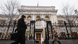 ЦБ решил усилить контроль за переводами россиян за границу