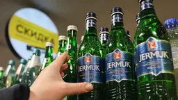 В России заблокировали продажу еще более 1 млн бутылок воды из Армении