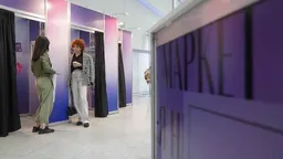 Российские бренды одежды начали запускать скидки до 50%