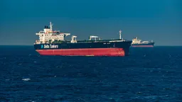 Малайзия задержала два танкера с нефтью на 129,9 млн: капитаны арестованы