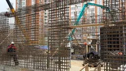 В первом квартале жилищное строительство в Санкт-Петербурге сократилось более чем впятеро, на Кубани — на две трети