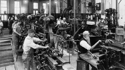 🗣 Демодернизация: как российская экономика возвращается к временам крепостного права — доктор экономических наук Игорь Липсиц