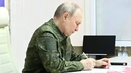 Путин заявил о незавершенности обеспечения армии обмундированием