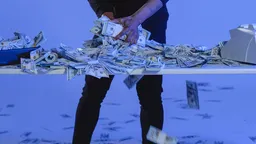 💰The Telegraph обнаружил тайные поставки наличных из России в Иран на $2,5 млрд, но не учел еще как минимум $1,9 млрд