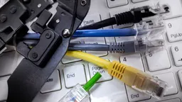 Сын замдиректора ФСБ оказался топ-менеджером и, вероятно, совладельцем компании, которая зарабатывает миллиарды на оборудовании для блокировок в рунете