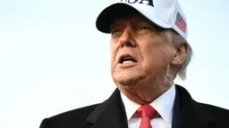 对不支持美国吞并格陵兰岛的国家，特朗普威胁要征收关税