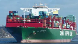 两艘中远海运集装箱船试图穿越霍尔木兹海峡后折返