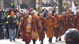 视频 佛教僧侣完成“和平游行”徒步穿越美国