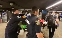 Нападение с мачете в Нью-Йорке: три человека ранены, нападавший убит