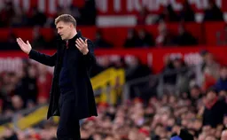 «Манчестер Юнайтед» впервые за 44 года вылетел на старте обоих Кубков