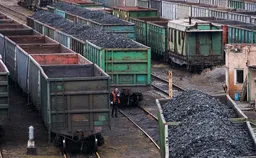 Дефицит полувагонов поставил под угрозу вывоз угля из Кузбасса на восток