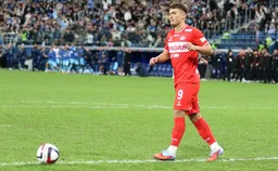 «Зенит» оштрафован на 300 тысяч рублей за бросание фанатами бутылок, «Спартак» – на 100 тысяч за скандирование оскорблений болельщиками в матче Кубка