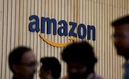 Банки ОАЭ столкнулись со сбоями в работе сервисов после ударов со стороны Ирана