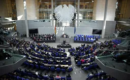 «Альтернативу для Германии» заподозрили в передаче секретных документов ЕС России