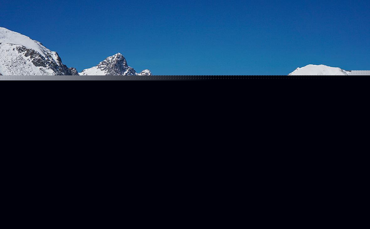 В Бурятии лавина накрыла четырех человек на Мунку-Сардык