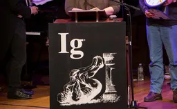 «Посещение страны стало небезопасным»: церемонию вручения Шнобелевской премии перенесли из США в Европу»