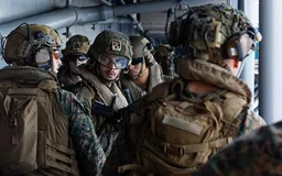 На Ближний Восток прибыл десантный корабль ВМС США с морскими пехотинцами