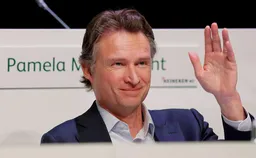 Гендиректор Heineken ван ден Бринк уходит в отставку на фоне падения продаж