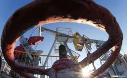 Кремль: Москва уважает выбор ОАЭ, не собирается выходить из ОПЕК+