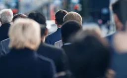 🔽 В минус каждую неделю: ВЦИОМ и ФОМ фиксируют обрушение рейтингов Путина и «Единой России»