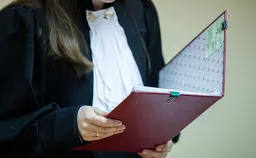 Журналиста «Медузы» Дмитрия Кузнеца заочно приговорили 2 годам 6 месяцам колонии по статье об «участии в деятельности нежелательной организации»