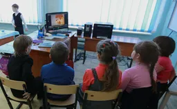 Путин призвал учитывать занятость родителей в графиках детсадов и продленок