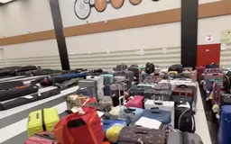 Шереметьево продолжает доставлять багаж после снегопада