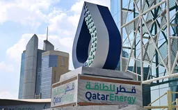 Катарская компания QatarEnergy заявила о приостановке производства сжиженного природного газа из-за атак на ее производственные мощности в городах Рас-Лаффан и Месаид