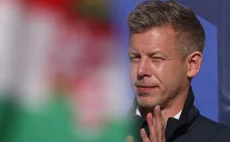 Мадьяр: Венгрия не может отказаться от закупок российской нефти