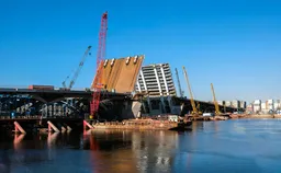 Беглов рассказал Путину о строительстве пяти разводных мостов