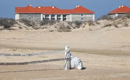 В Анапе назвали срок замещения загрязненного мазутом песка