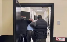 В Москве 20-летний футболист под влиянием мошенников убил женщину, а затем сутки просидел с ее телом в квартире вместе с дочерью